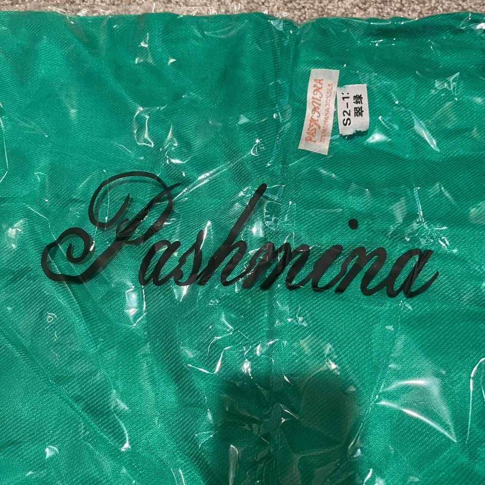 green pashmina - Picture 3 of 4